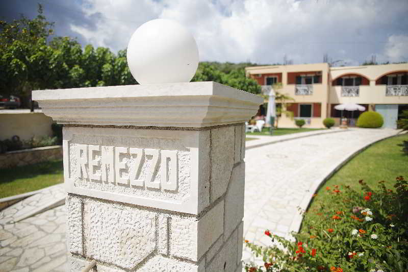 Remezzo Studios & Apartments Amoudi Exteriör bild